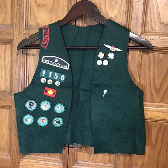 Vintage Green Felt Girl Scout Vest with Patches Badges & Pins Los Angeles 1150 - Picture 1 of 8